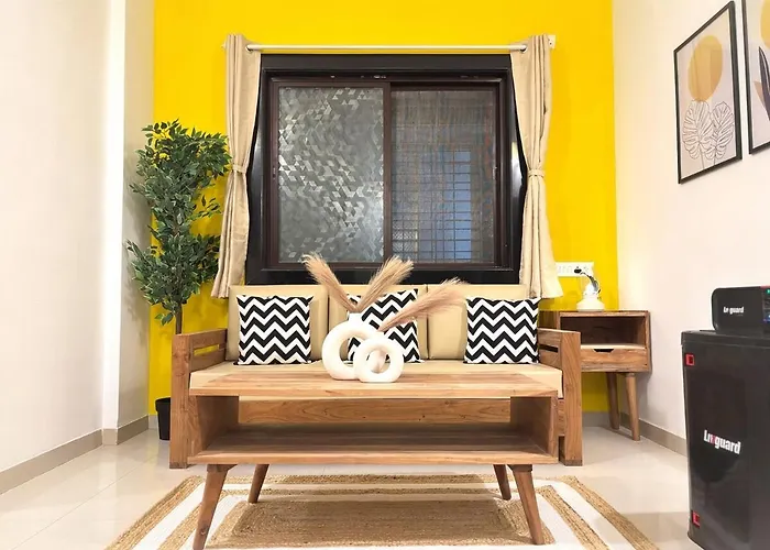 Stylish 1Bhk Near Airport By Cozycave - Plg201